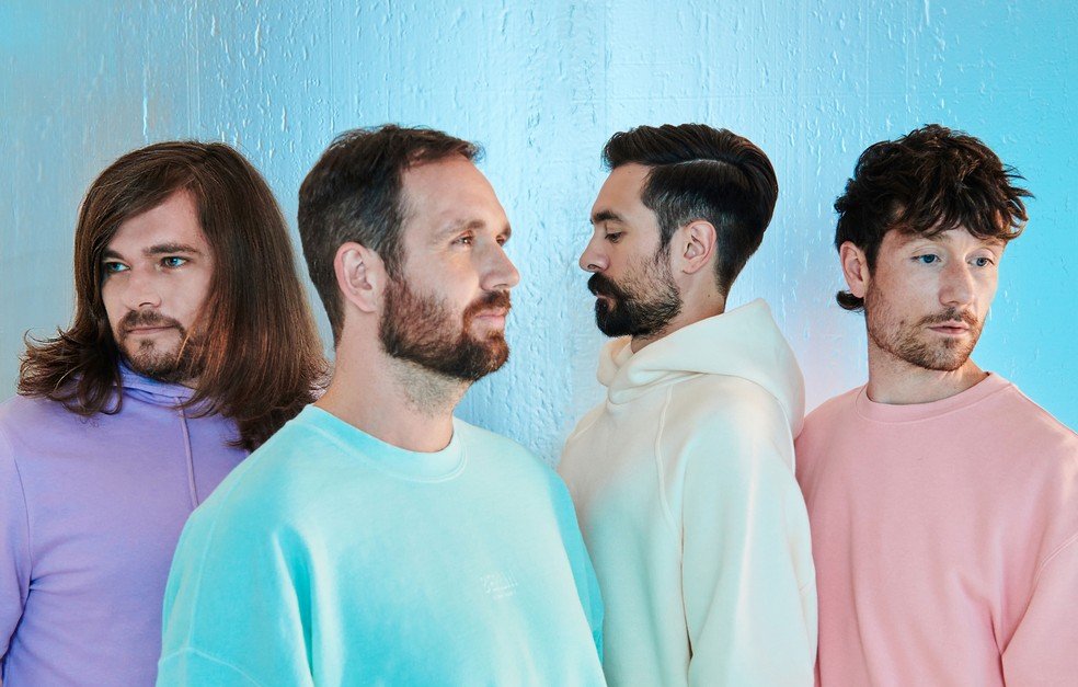 Bastille posa para álbum Give Me The Future