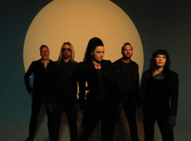 Evanescence para a Revolver Magazine. A banda deve retornar ao Brasil no segundo semestre de 2027. Créditos: Cedrick Jones