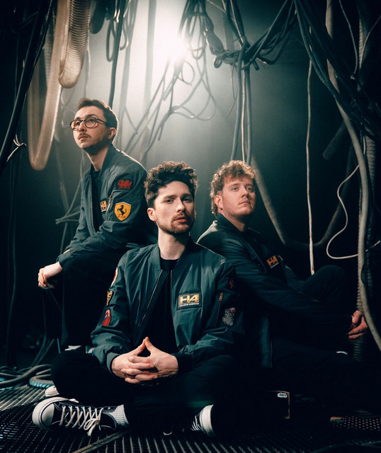 Foto promocional da banda Holding Absence