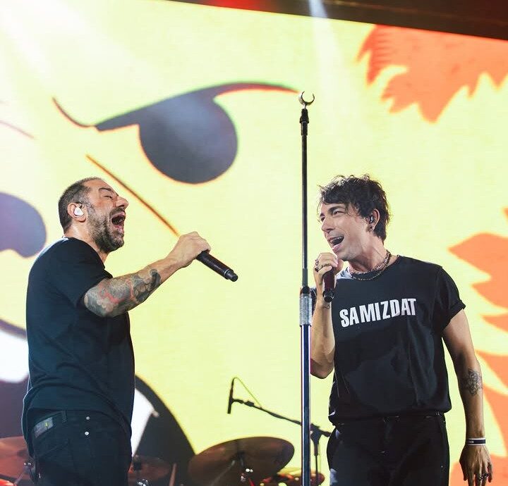 Badauí e Di ferrero no palco João Rock