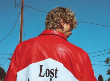 Capa do álbum de mgk 'lost americana'(2025). Créditos: Sam Cahill