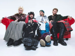 5 Seconds Of Summer em photoshoot para o álbum "EVERYONE'S A STAR". Créditos: Divulgação