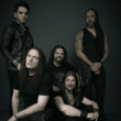 Erro em divulgação na programação do Circo Voador causou polêmica envolvendo nomes de ex-vocalistas do Angra. Créditos: Billboard Brasil