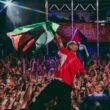 Macklemore com a bandeira da Palestina durante seu show. Créditos: Instagram @macklemore