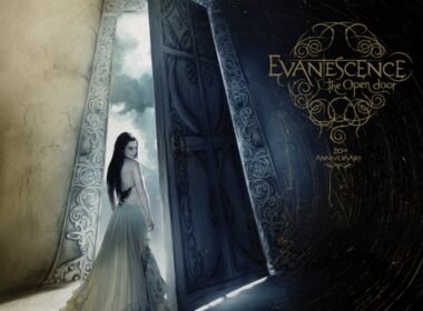 Capa da edição comemorativa de 20 anos do álbum "The Open Door", do Evanescence. Créditos: Divulgação